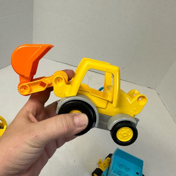 Duplo Lot of 4 Vehicles Construction Truck Digger Cars Hinges Arms - Picture 3 of 6